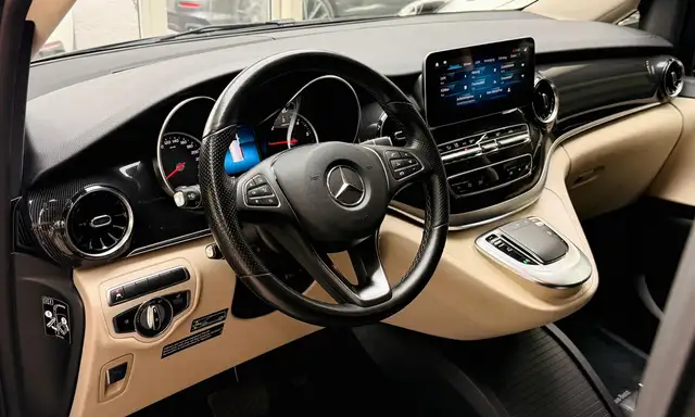 Mercedes-Benz V-Class view 13