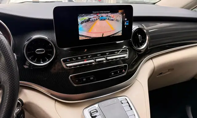 Mercedes-Benz V-Class view 14