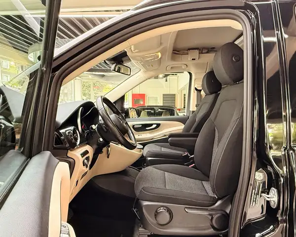 Mercedes-Benz V-Class view 11