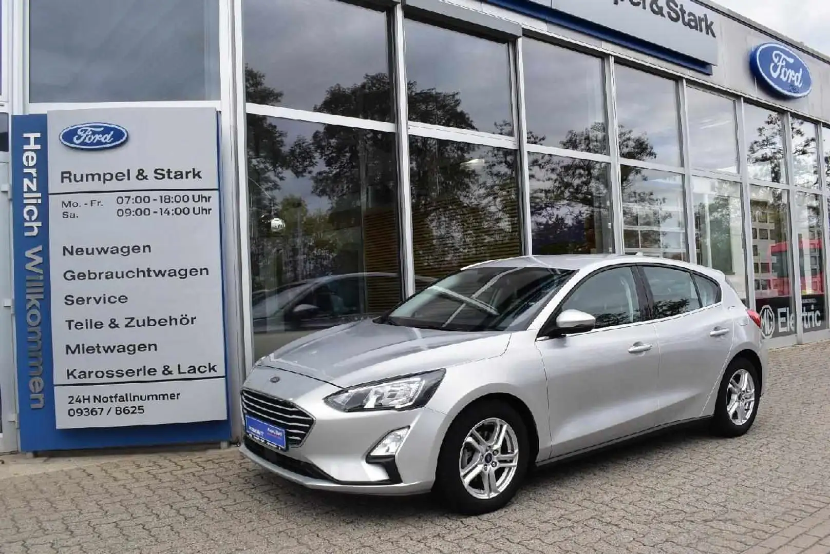Ford Focus Cool & Connect Silber - 1