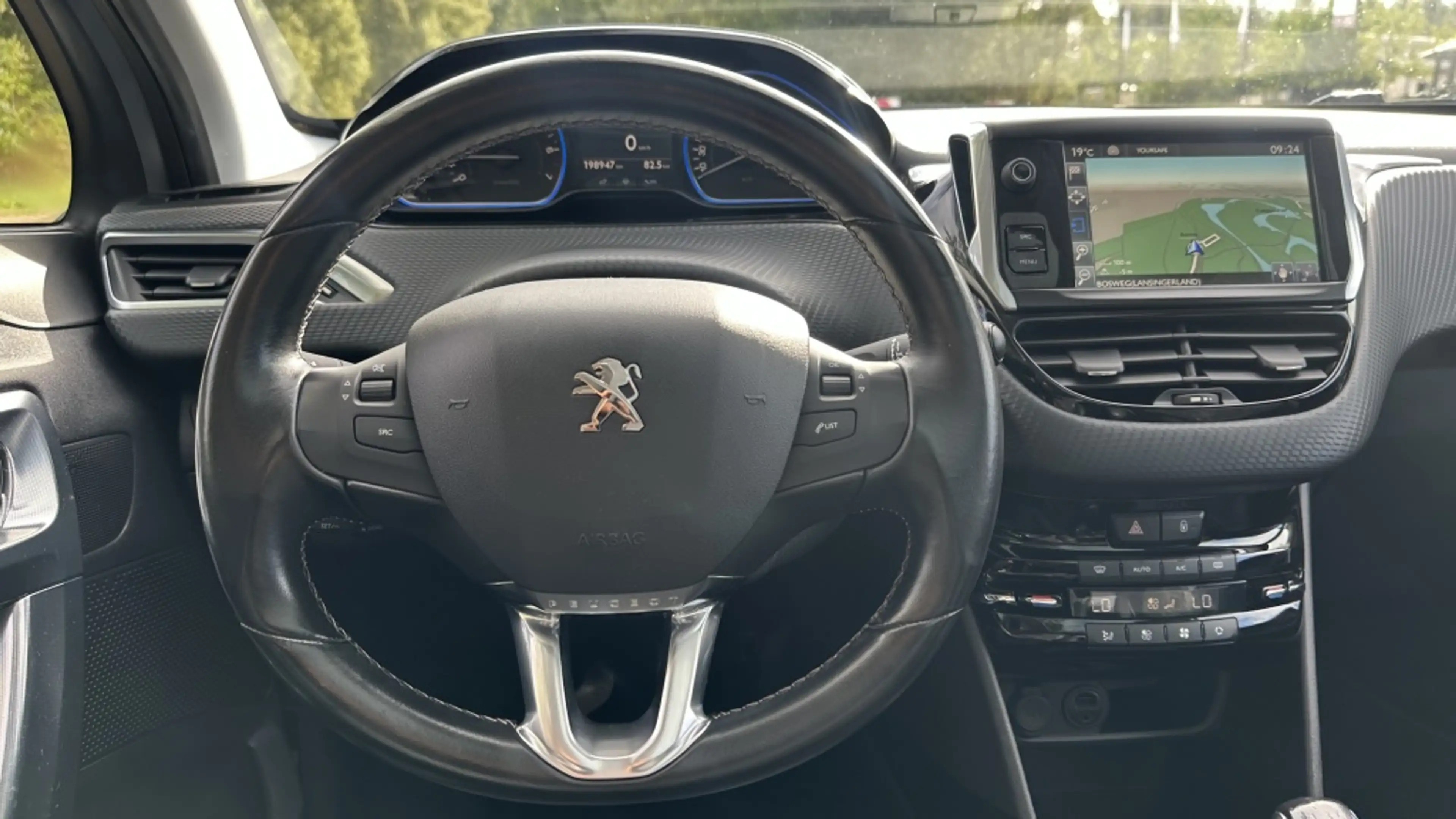 Peugeot 2008 1.2 Allure - Pano - Cruise - Park assist! — photo 7