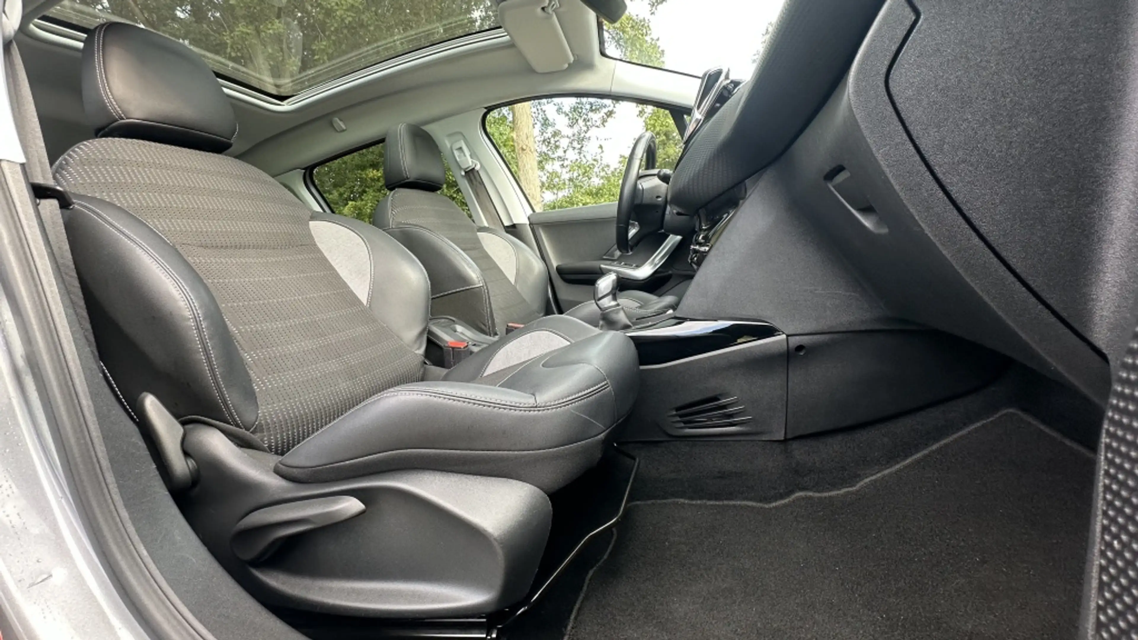 Peugeot 2008 1.2 Allure - Pano - Cruise - Park assist! — photo 9