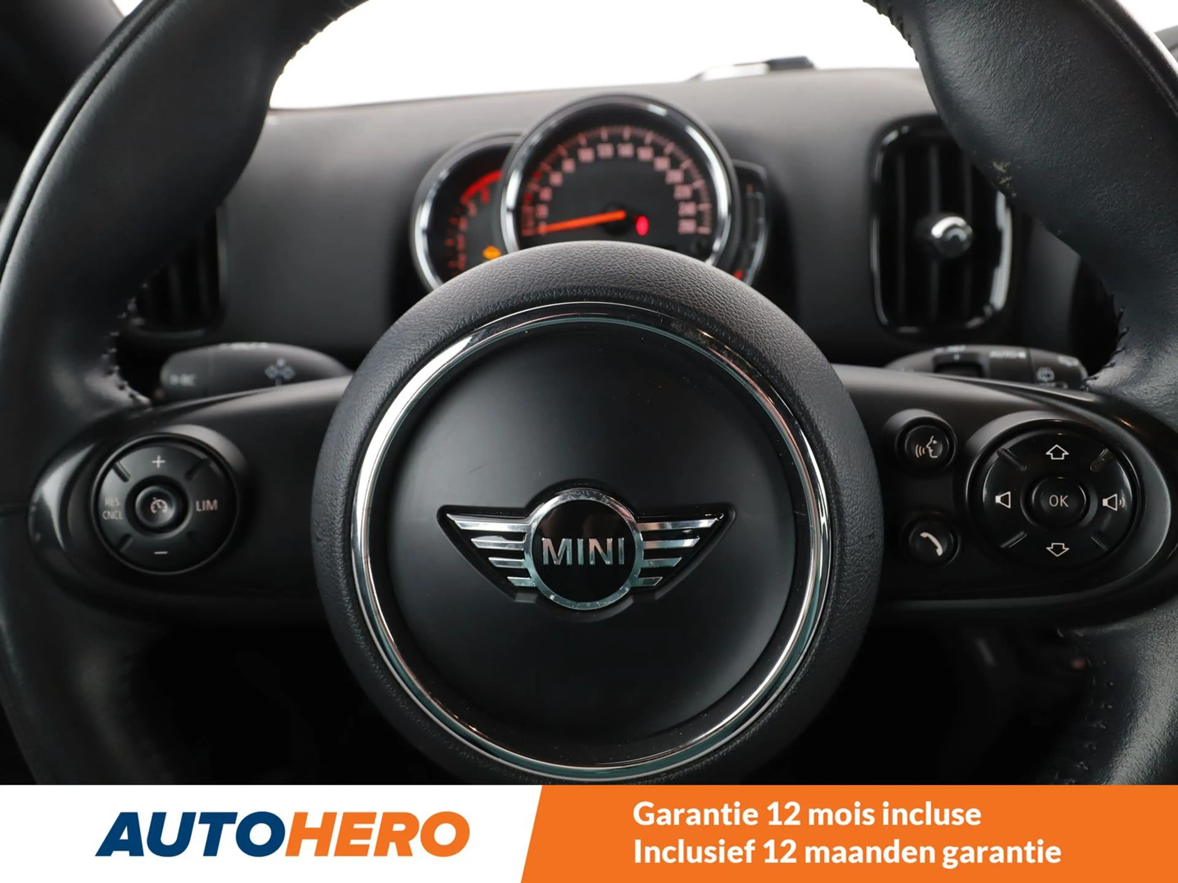 MINI One D Countryman One D — photo 9