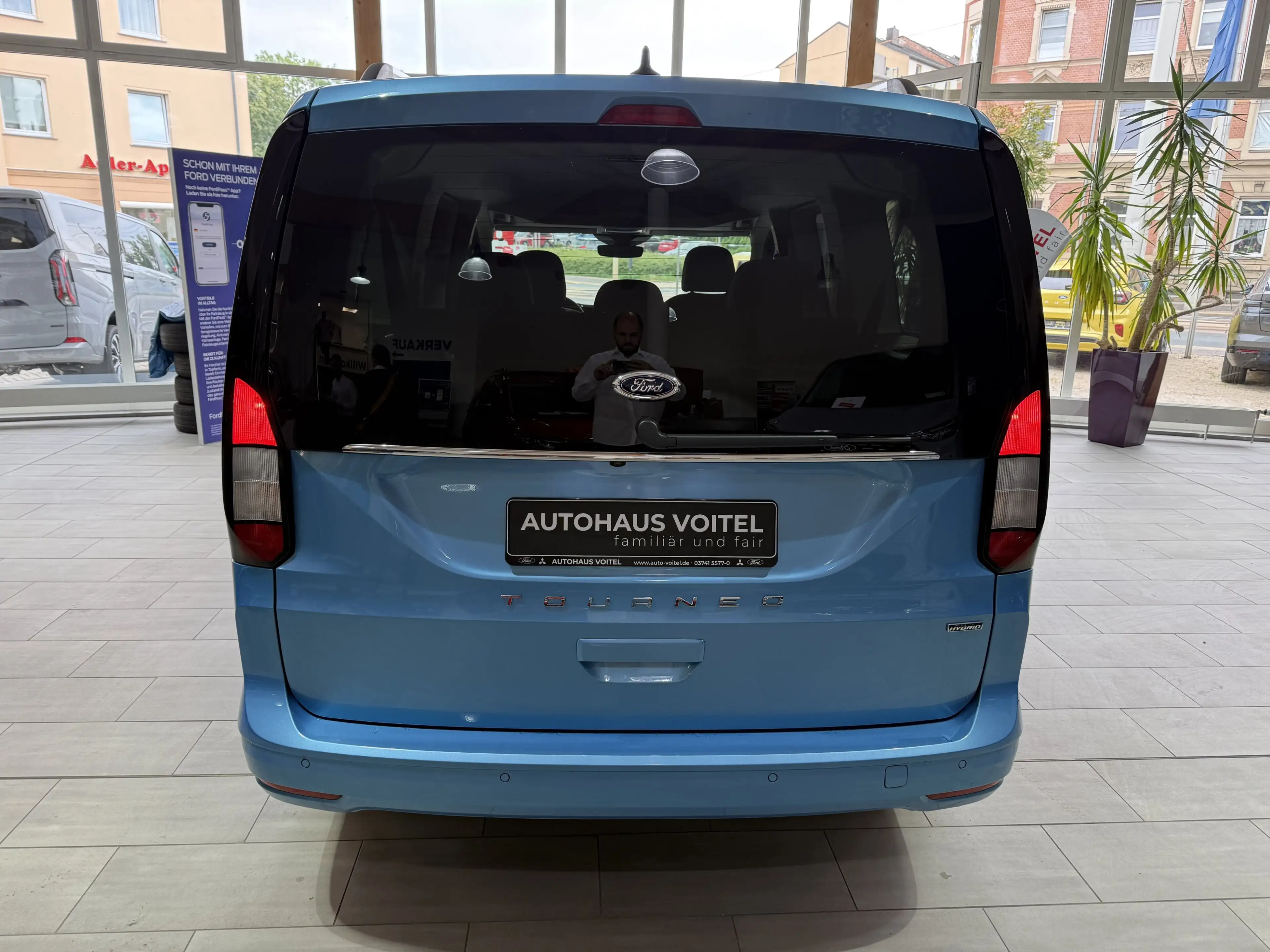 Ford Tourneo Connect Grand Tourneo Connect PHEV Titanium — photo 6