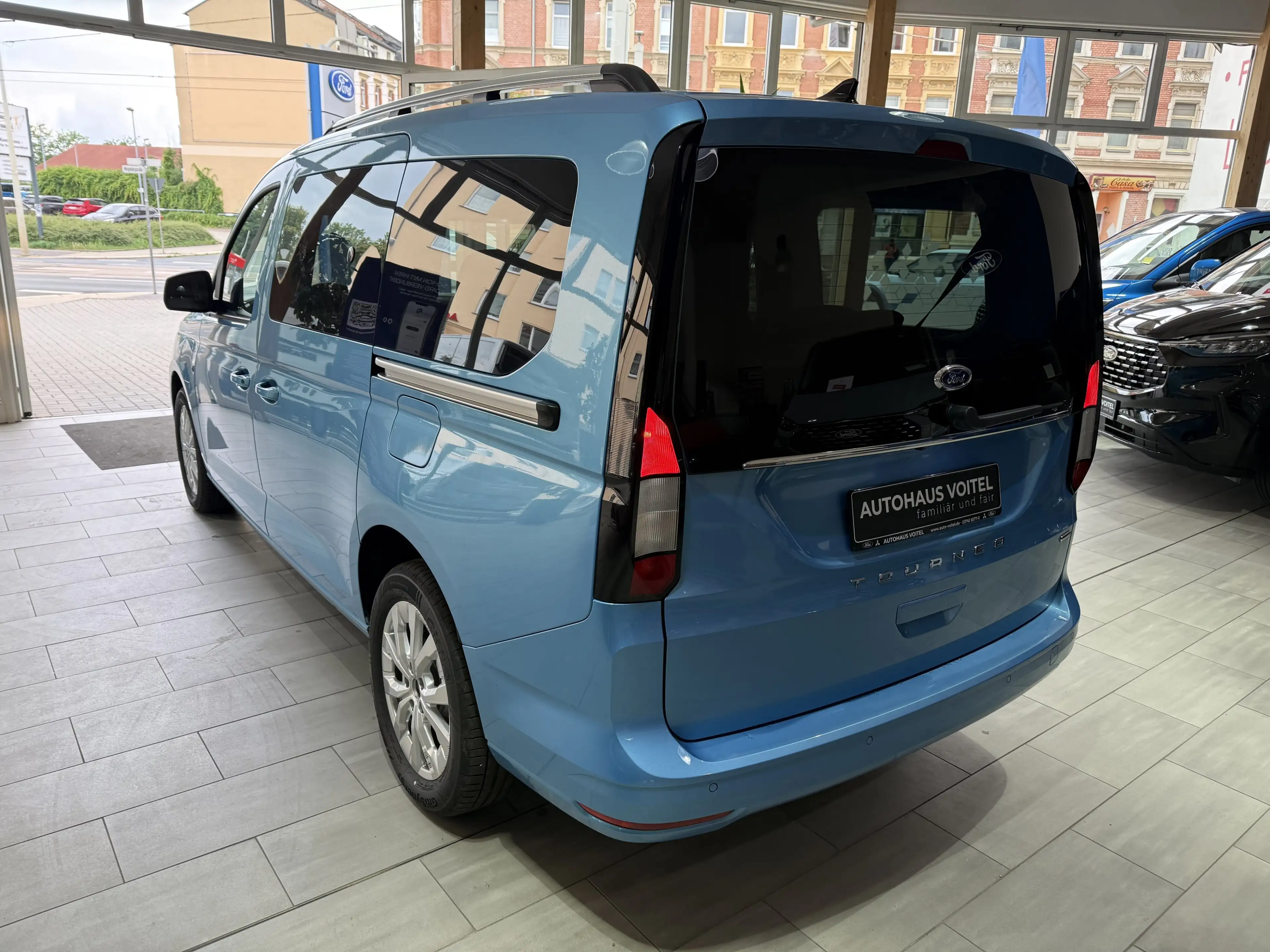 Ford Tourneo Connect Grand Tourneo Connect PHEV Titanium — photo 7