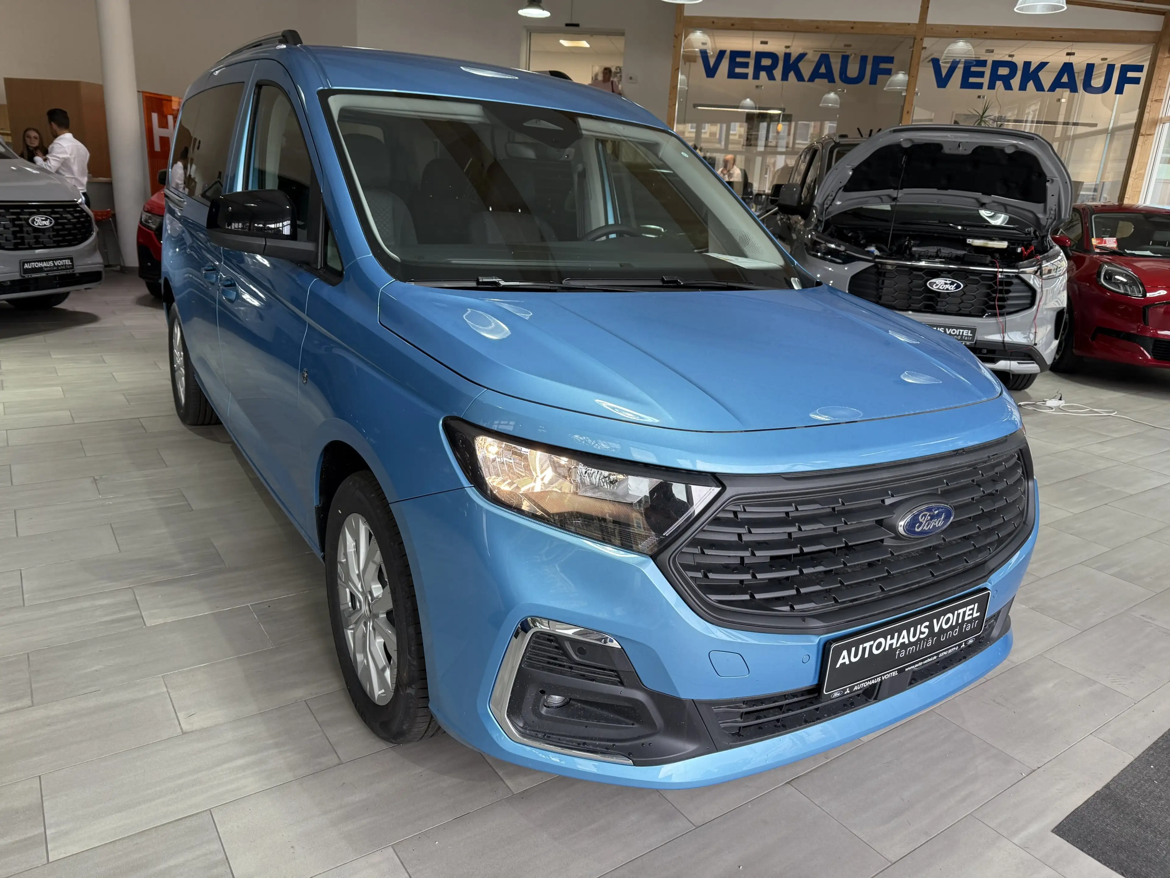 Ford Tourneo Connect Grand Tourneo Connect PHEV Titanium — photo 3