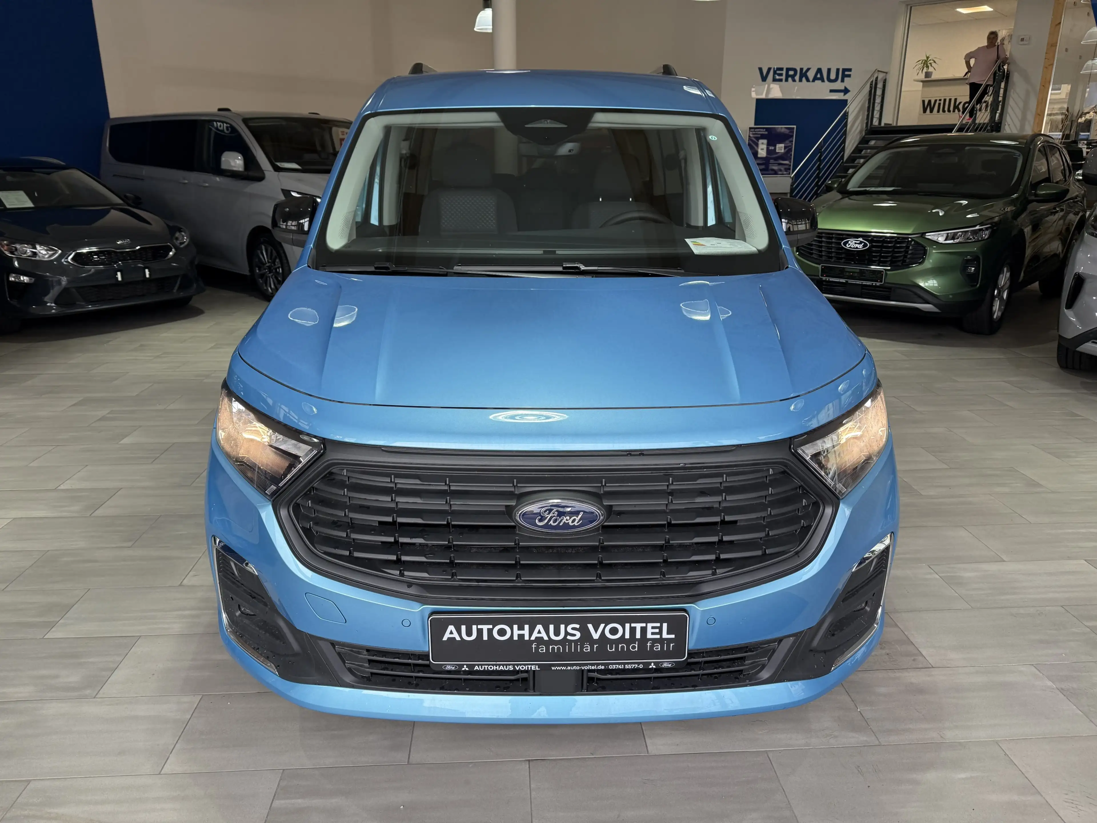 Ford Tourneo Connect Grand Tourneo Connect PHEV Titanium — photo 2