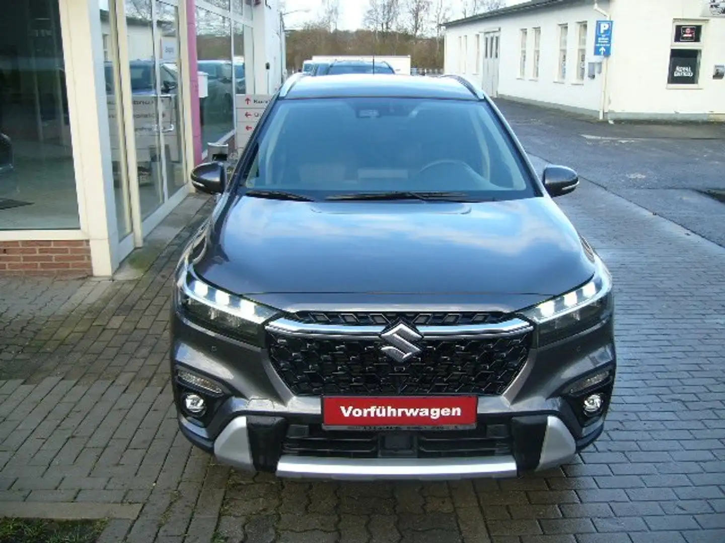 Suzuki S-Cross 1.5 Comfort AGS Hybrid Grau - 2