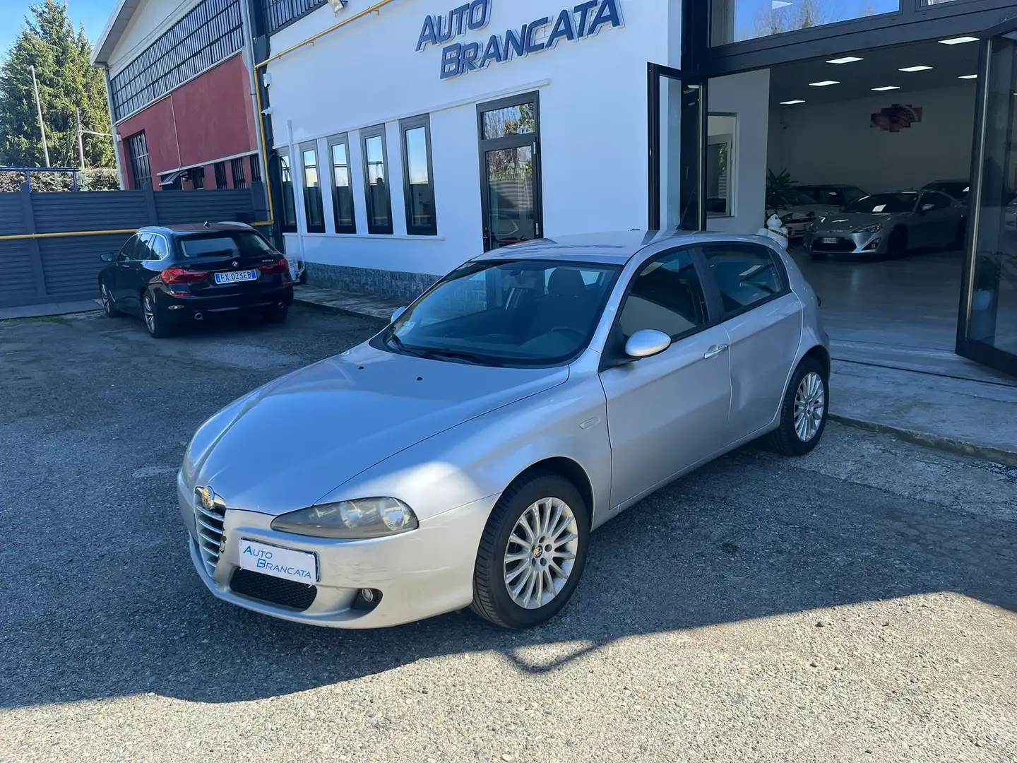Alfa Romeo 147 5p 1.9 jtdm 120cv Silber - 1