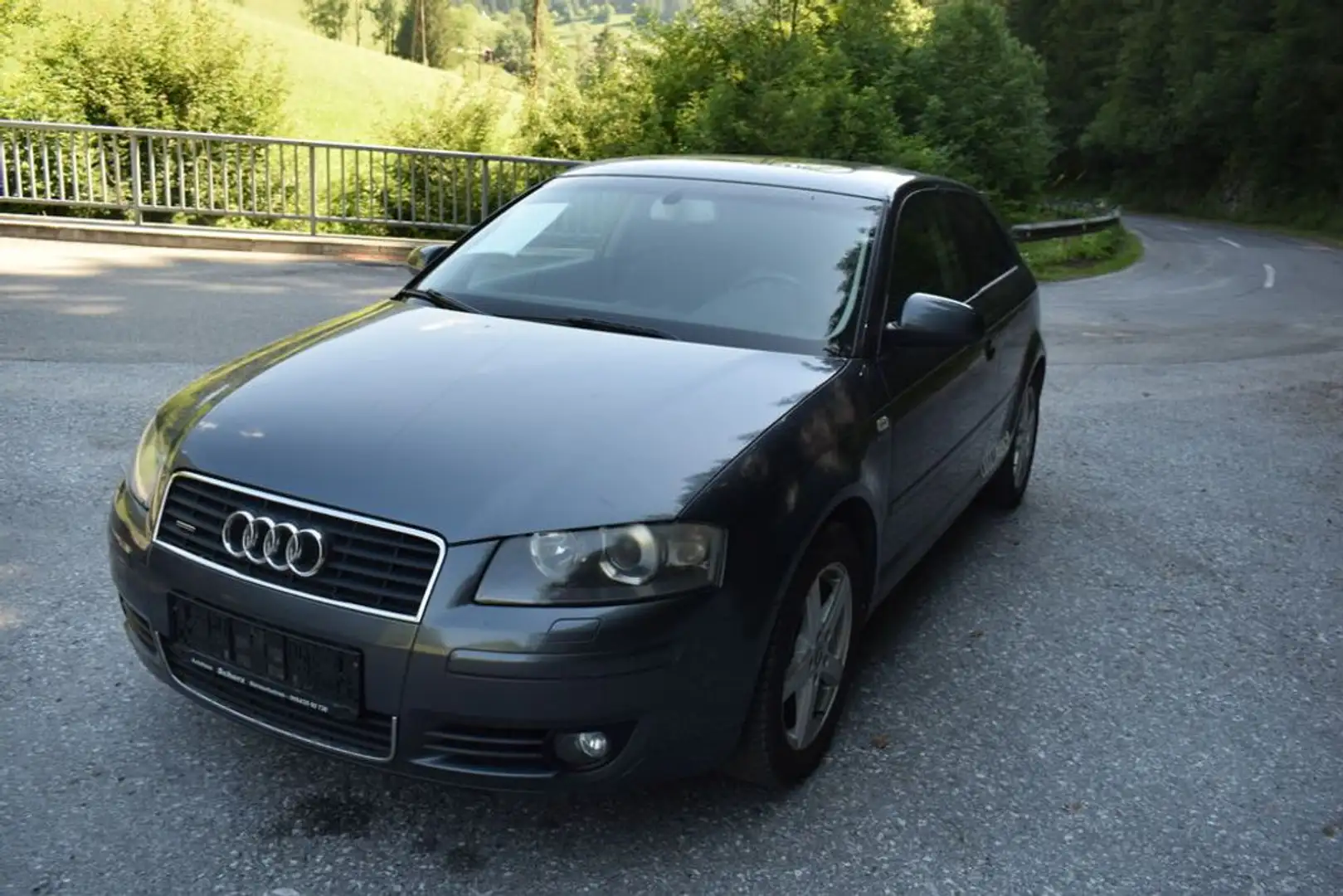 Audi A3 2.0 TDI Ambiente Quattro Grau - 1