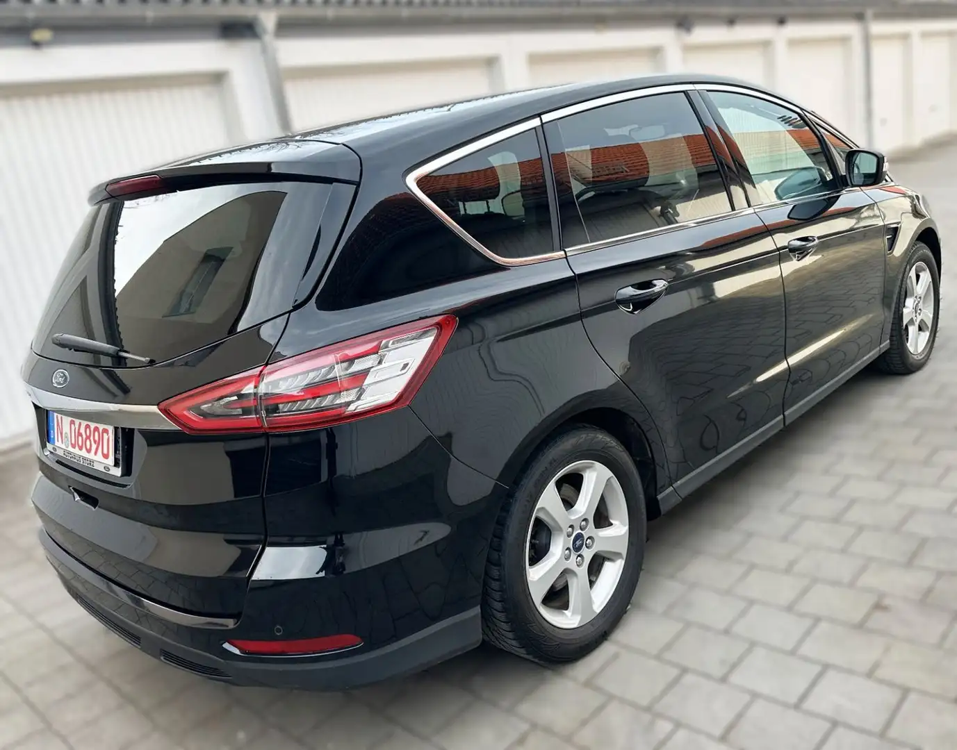 Ford S-Max S-MAX*4x4 AWD*TITANIUM*1 HAND* Schwarz - 2