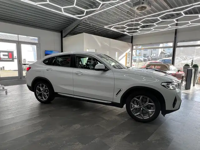 BMW X4 view 9