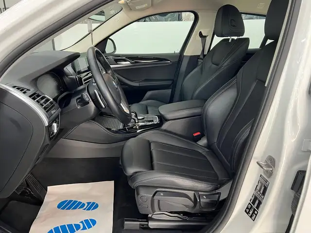 BMW X4 view 12