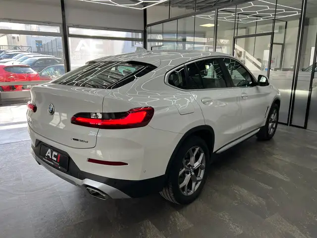 BMW X4 view 8