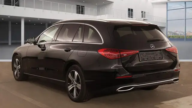 Mercedes-Benz C-Class view 3