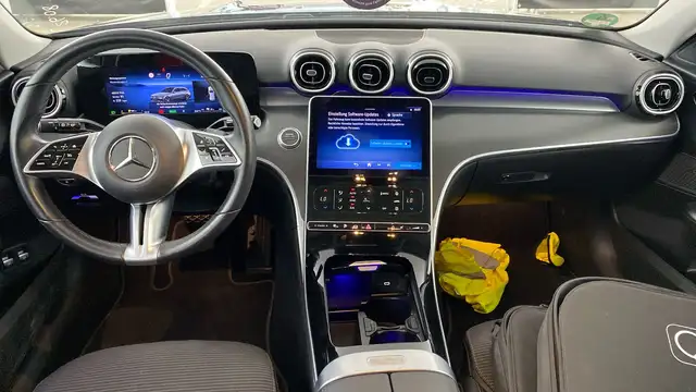 Mercedes-Benz C-Class view 13