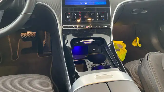 Mercedes-Benz C-Class view 14