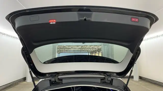 Mercedes-Benz C-Class view 23