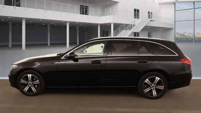 Mercedes-Benz C-Class view 9