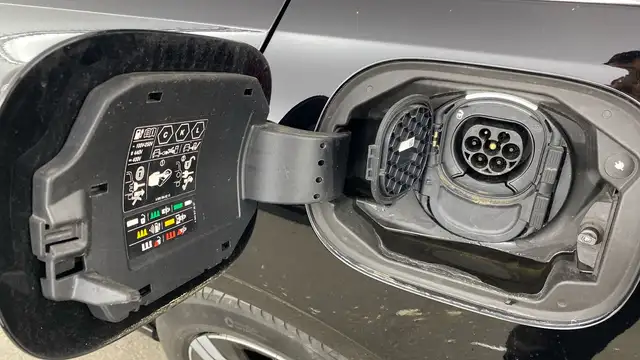 Mercedes-Benz C-Class view 24