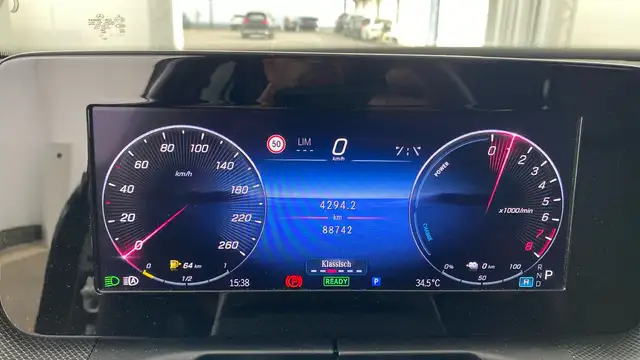 Mercedes-Benz C-Class view 16
