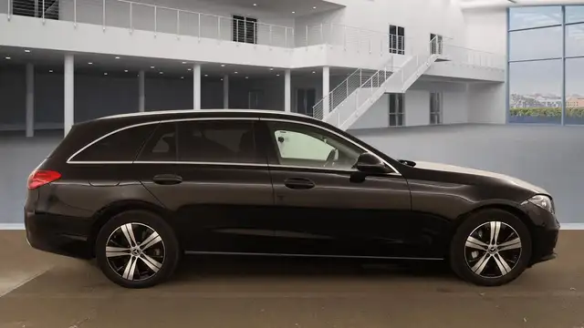 Mercedes-Benz C-Class view 8
