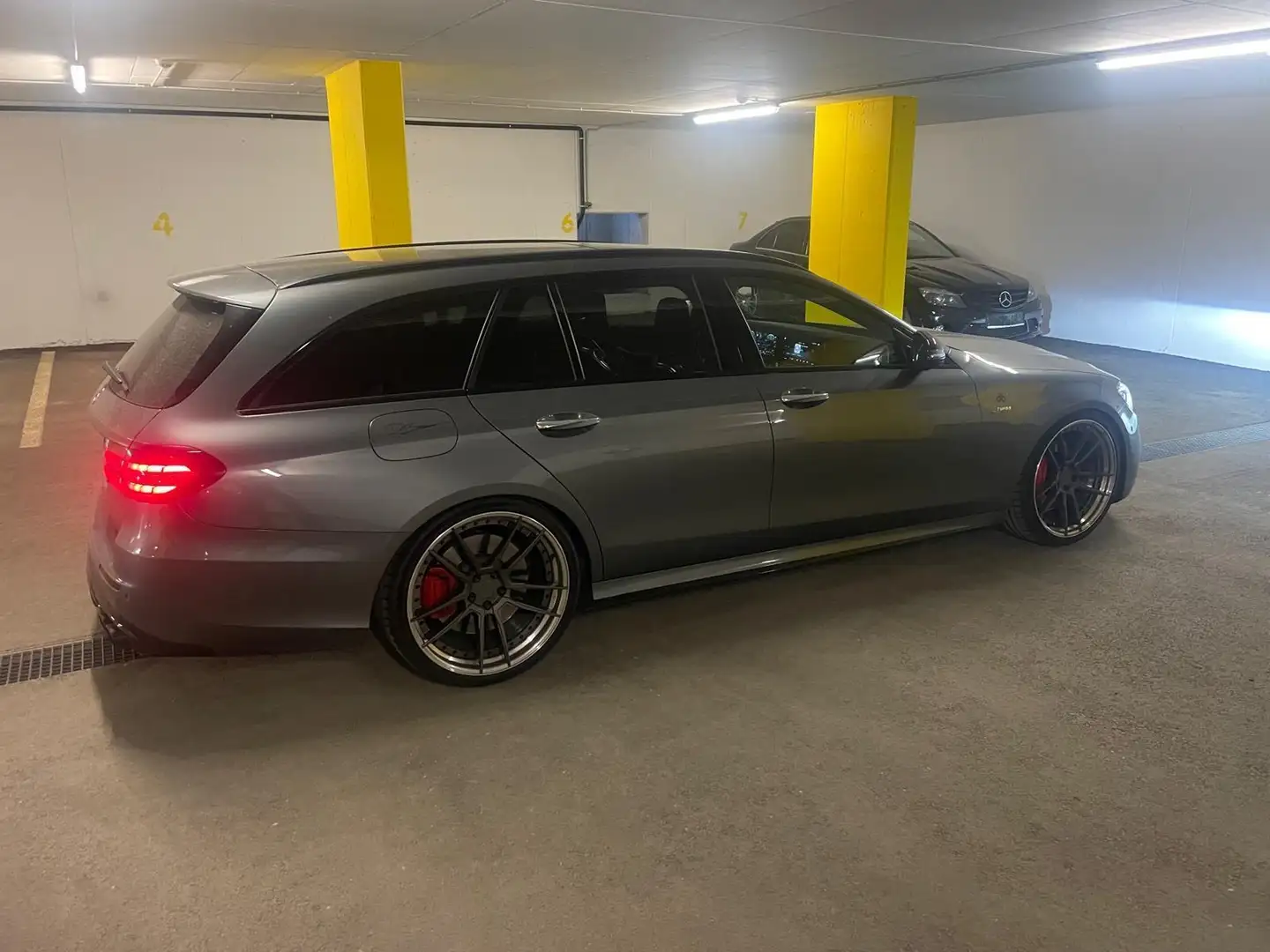 Mercedes-Benz E 53 AMG E 53 AMG 4Matic+ (213.261) Grau - 2