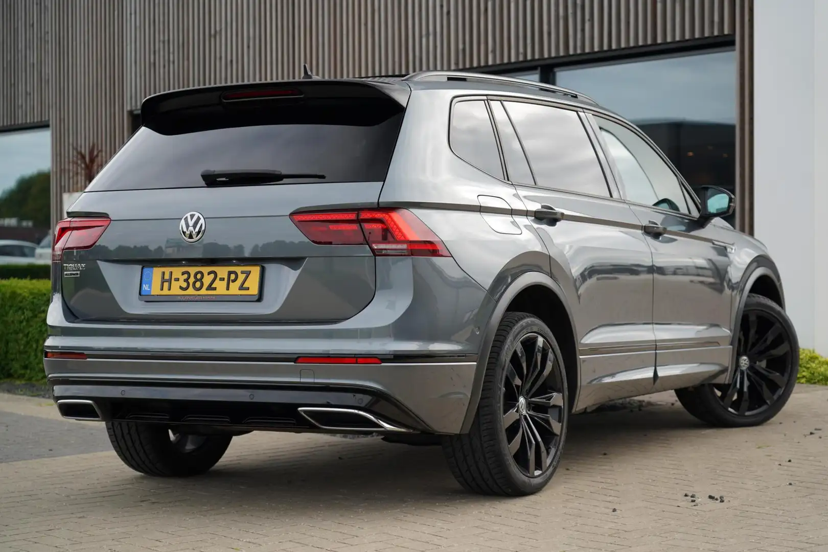 Volkswagen Tiguan Allspace 1.5 TSI Highline Business R 7p. | Origineel Nederl Grijs - 2