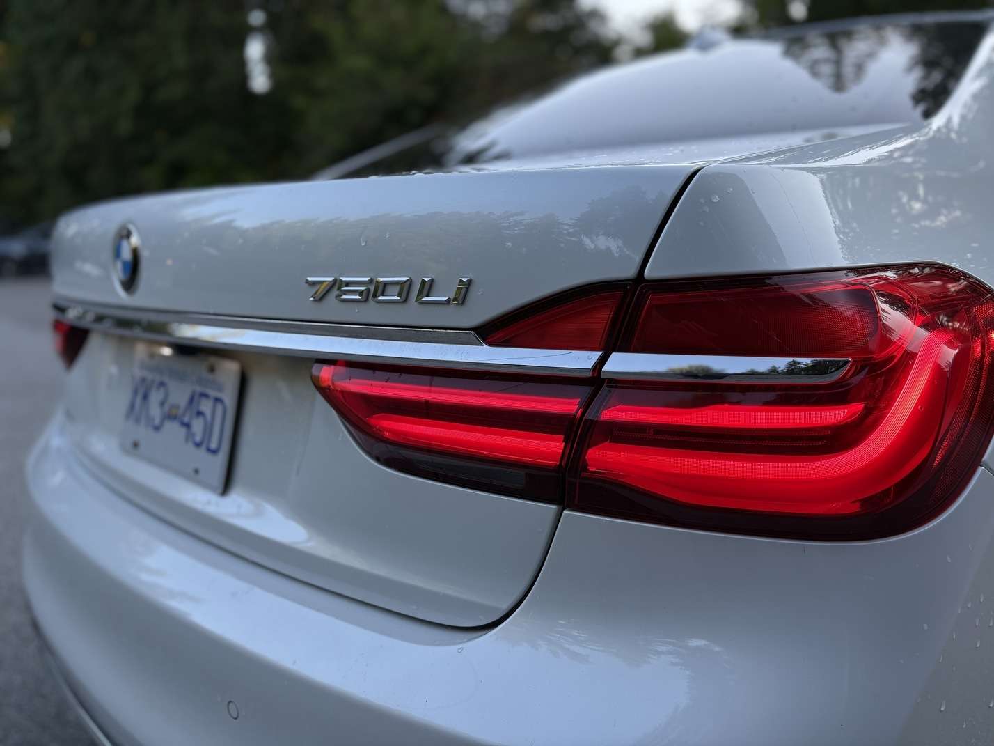 2016 BMW 7 Series 4dr Sdn 750Li xDrive AWD 4.4L 8 cyl thumb 9