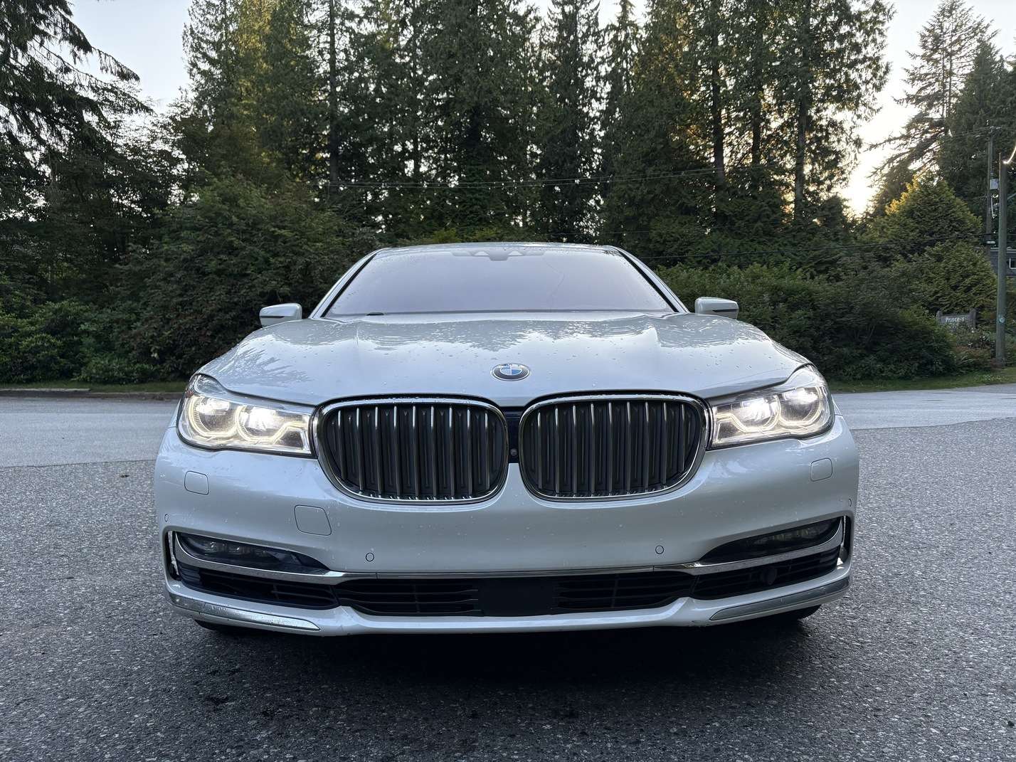 2016 BMW 7 Series 4dr Sdn 750Li xDrive AWD 4.4L 8 cyl alt 2
