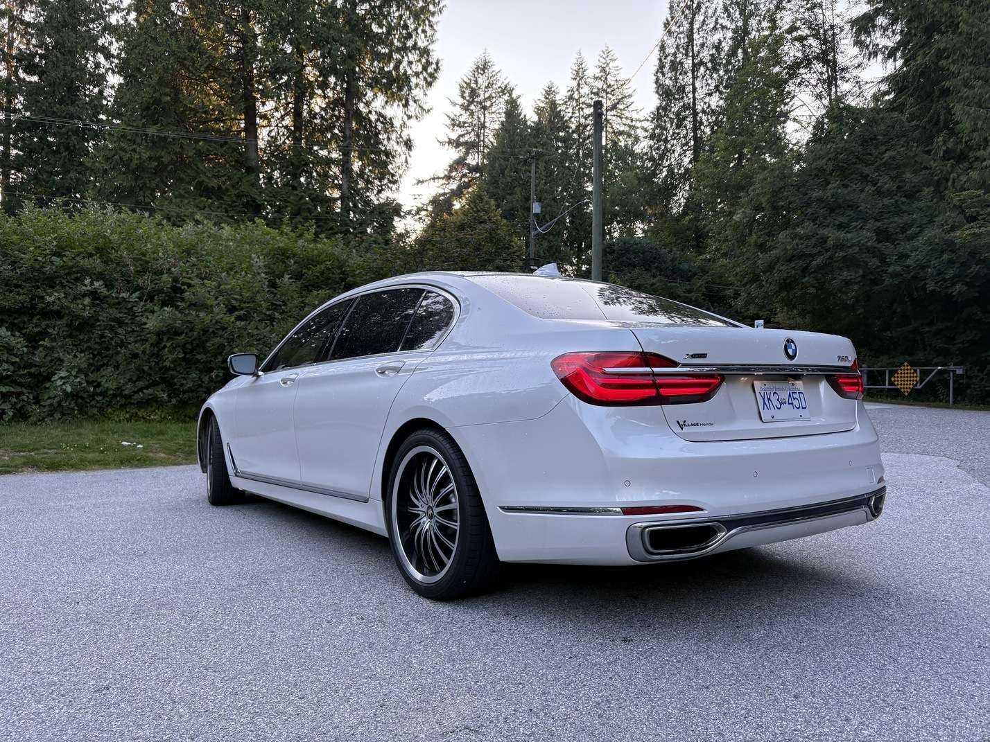 2016 BMW 7 Series 4dr Sdn 750Li xDrive AWD 4.4L 8 cyl thumb 7