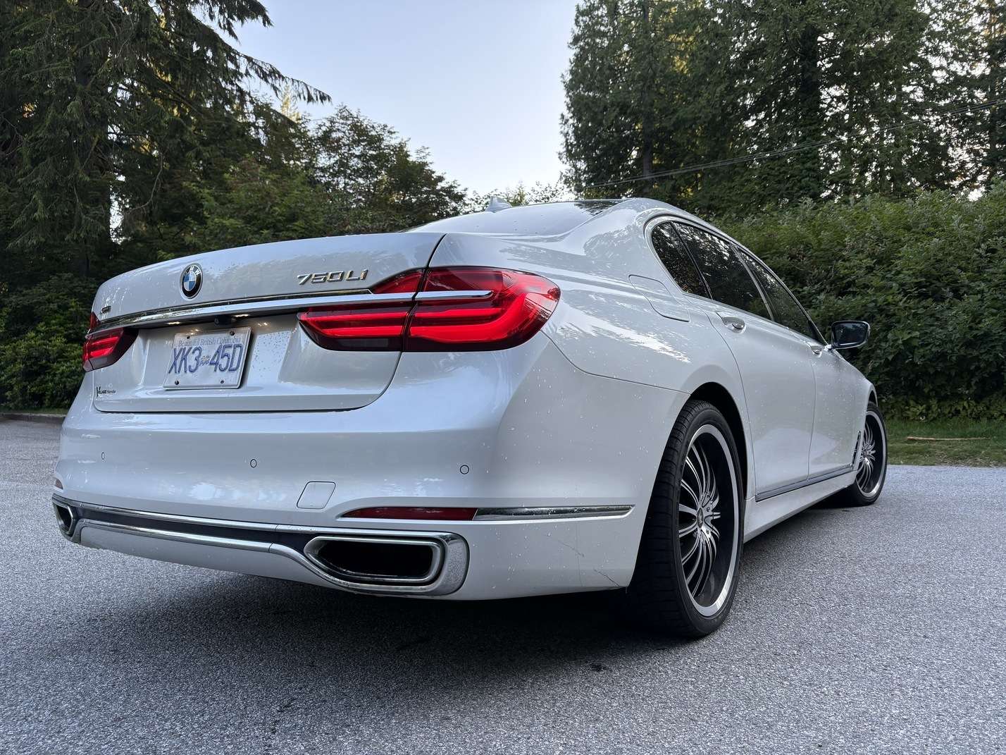 2016 BMW 7 Series 4dr Sdn 750Li xDrive AWD 4.4L 8 cyl thumb 8