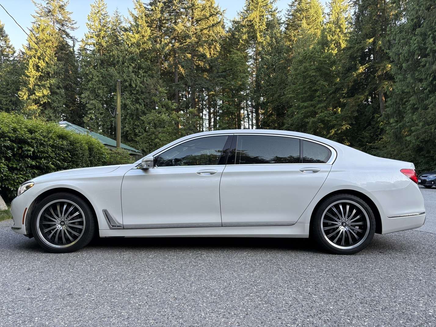2016 BMW 7 Series 4dr Sdn 750Li xDrive AWD 4.4L 8 cyl alt 4