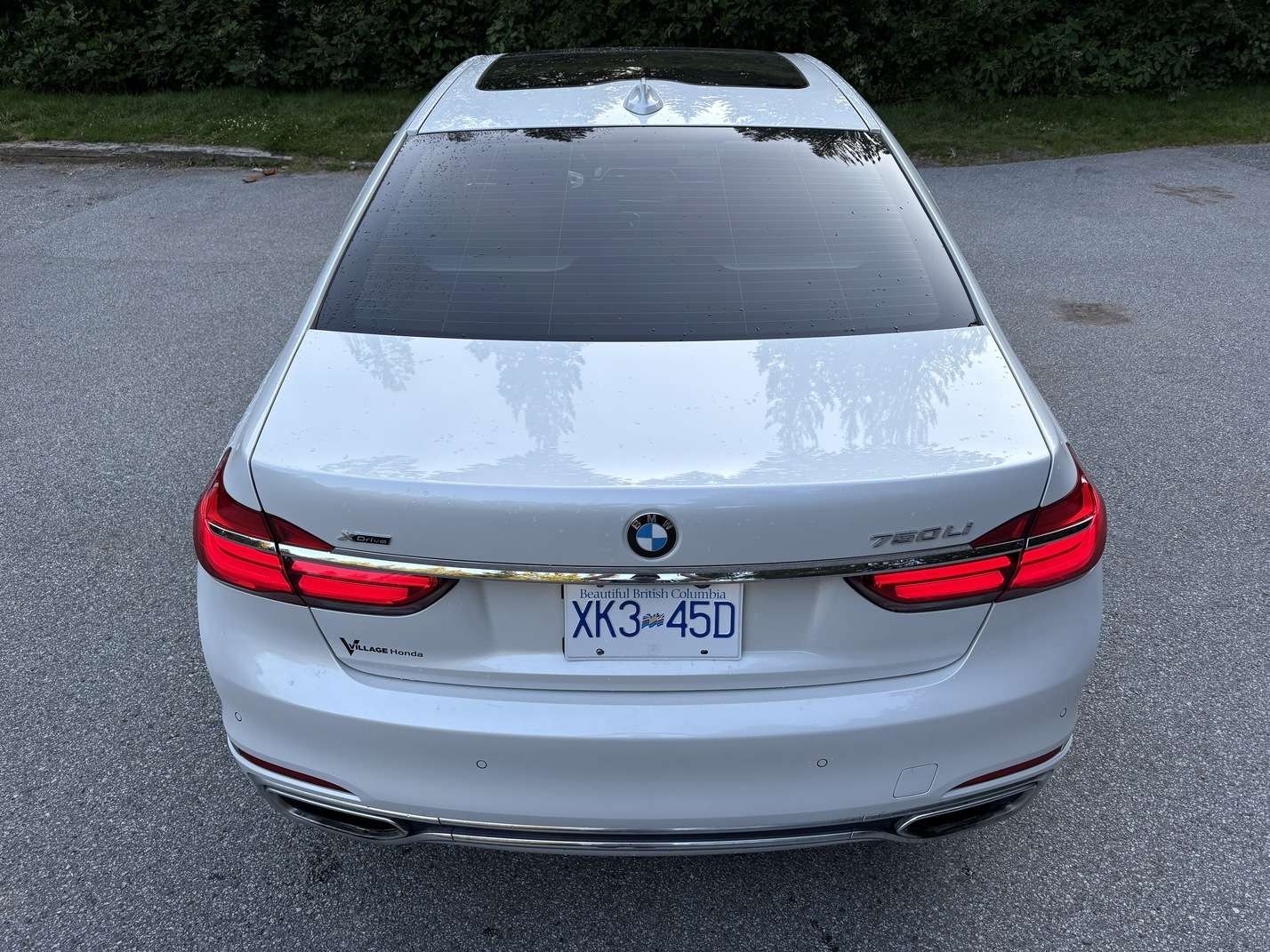2016 BMW 7 Series 4dr Sdn 750Li xDrive AWD 4.4L 8 cyl thumb 6