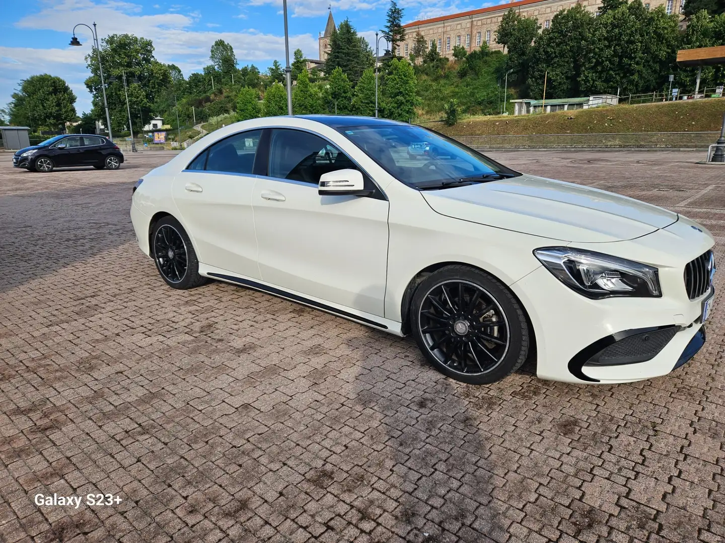 Mercedes-Benz CLA 180 CLA 180 d Premium Wit - 2