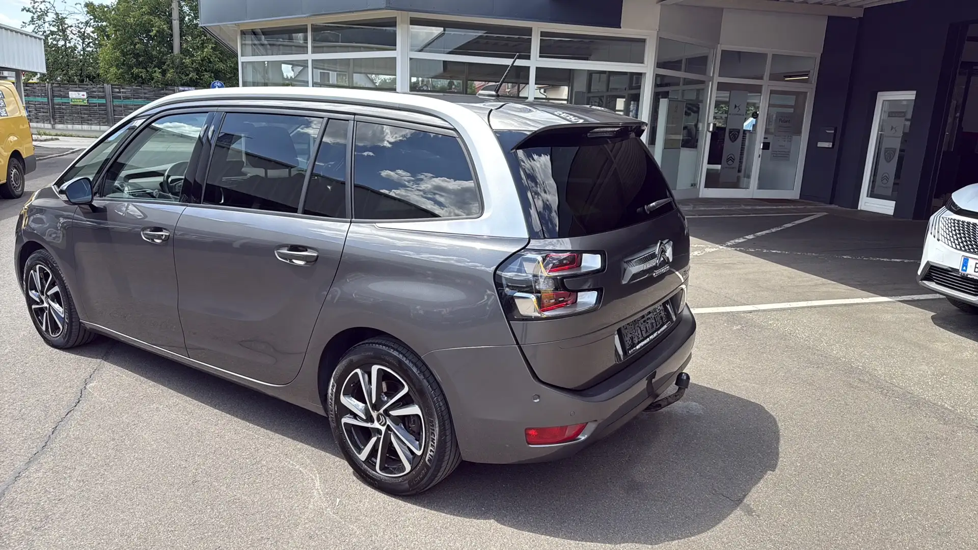 Citroen Grand C4 SpaceTourer 1,2 Pure Tech 130 Shine Grau - 2