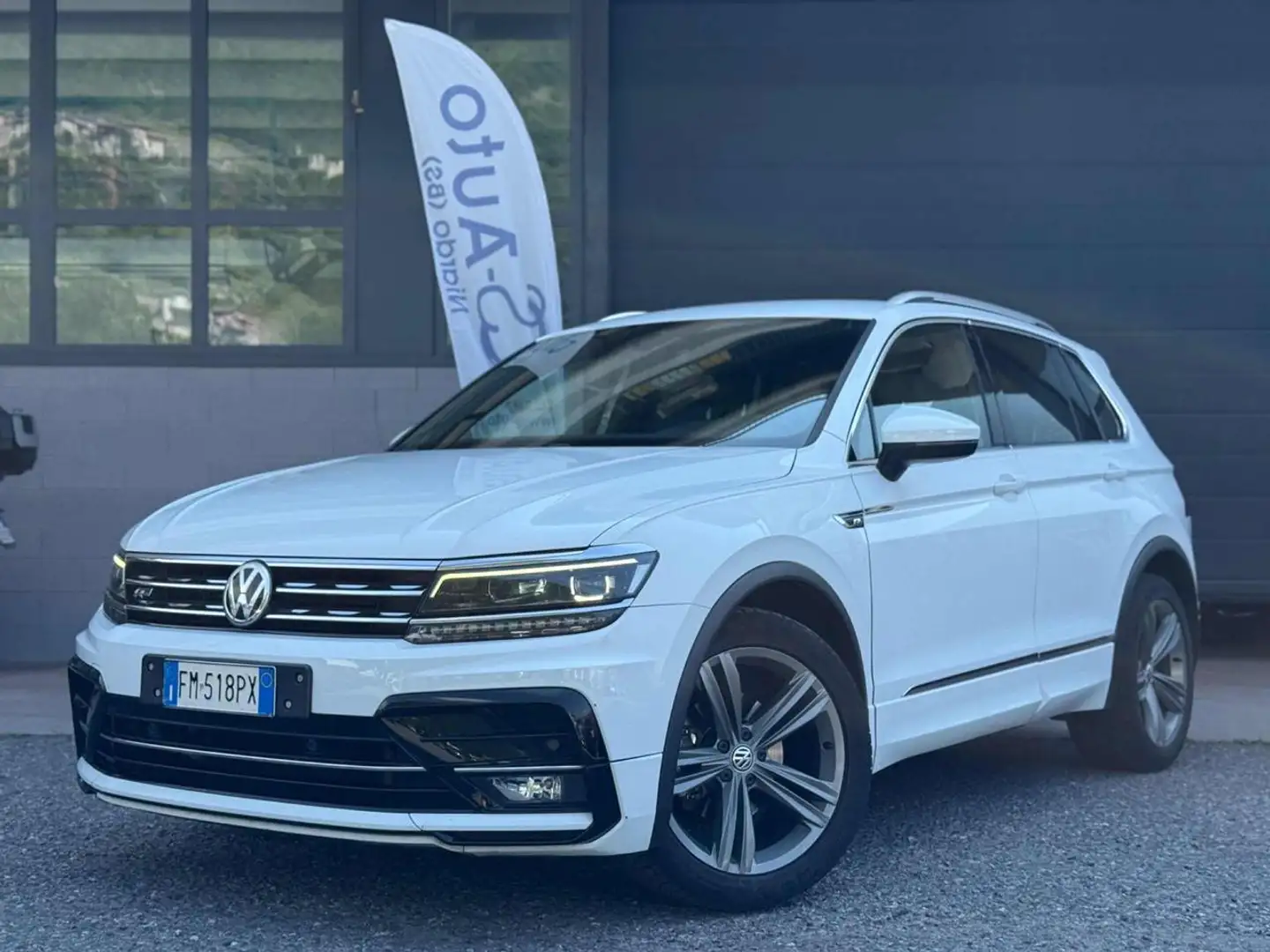 Volkswagen Tiguan 2.0 TDI 4MOTION R-LINE Weiß - 2