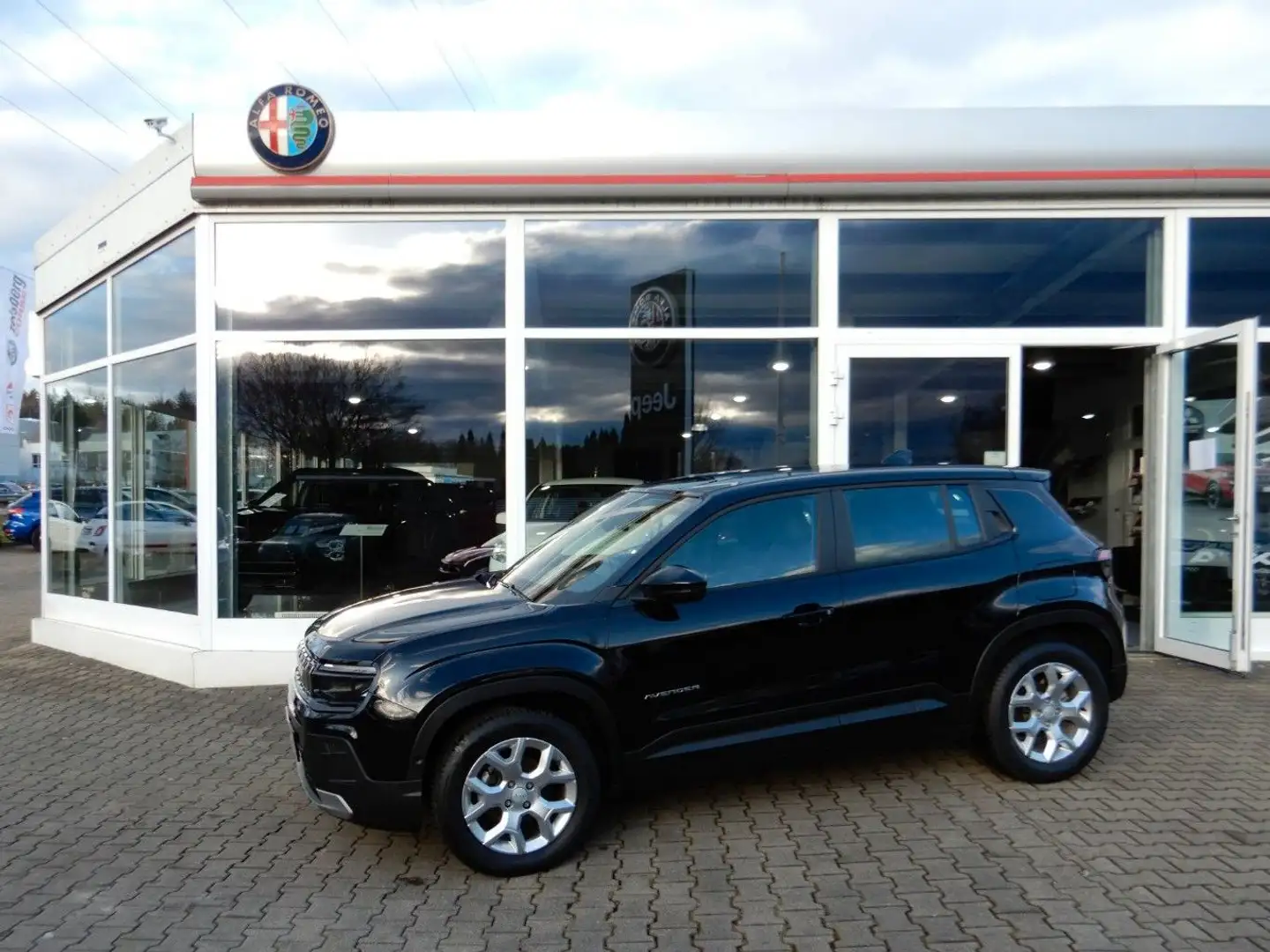 Jeep Avenger 1.2 GSE Altitude Navi Carplay 1.Hand Negro - 1