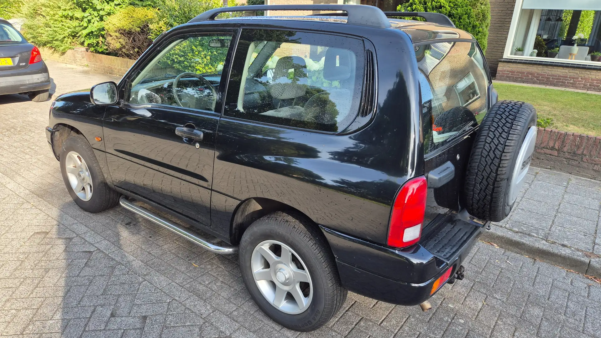 Suzuki Grand Vitara Grand Vitara 1.6 Metal Top Zwart - 2