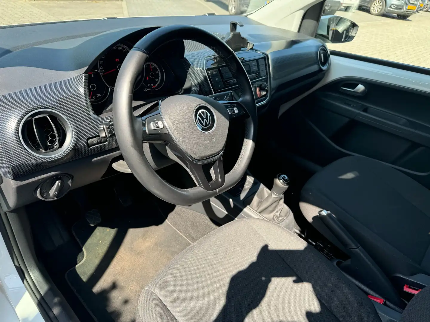 Volkswagen up! 1.0 camera, stoelverw, cruise, airco Wit - 2