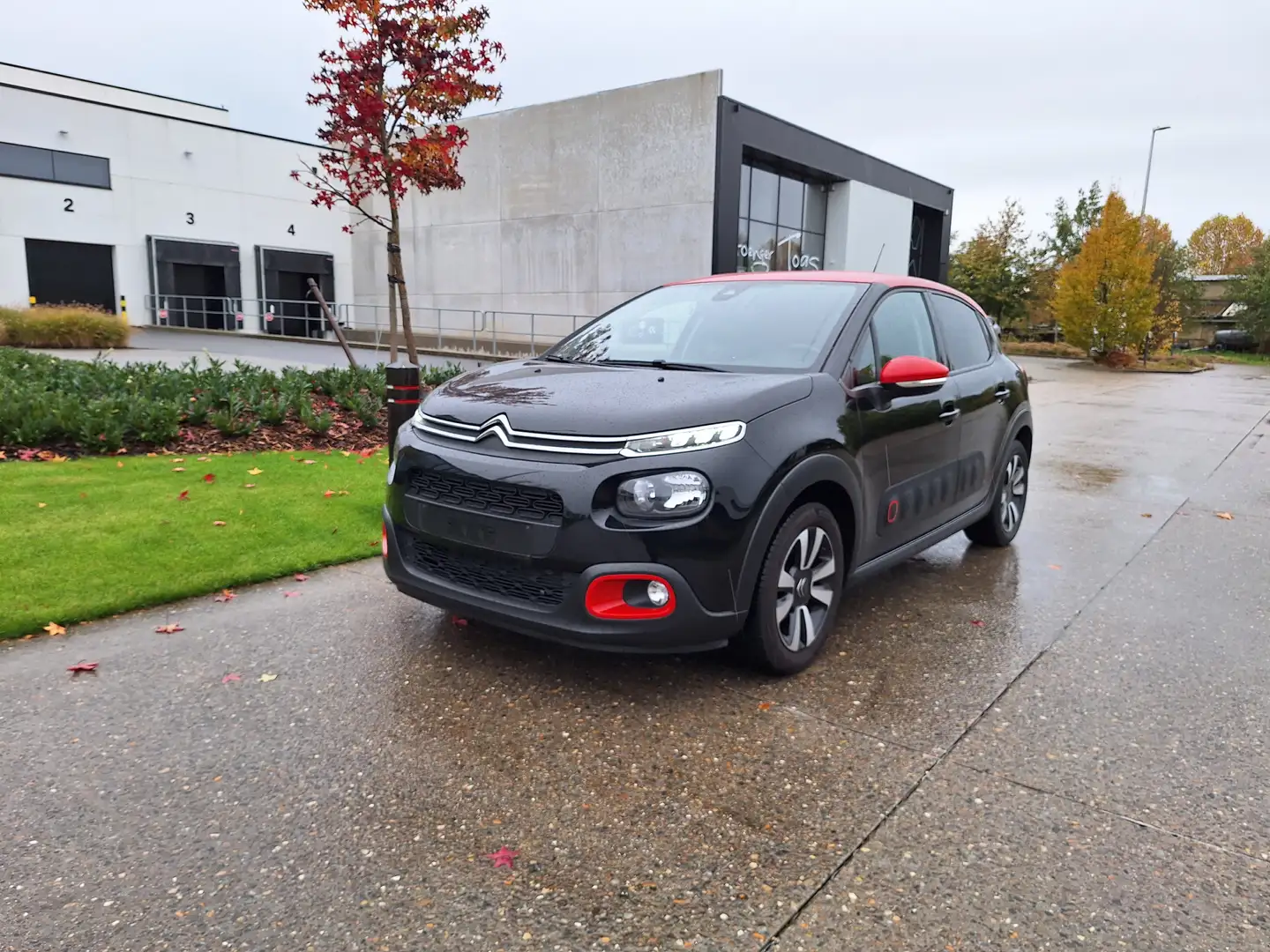 Citroen C3 C3 Pure Tech 82 ELLE Zwart - 1