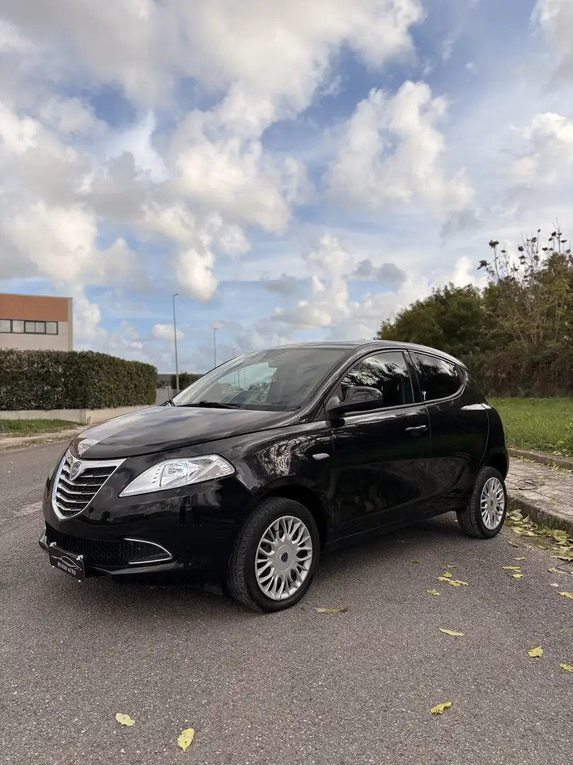 Lancia Ypsilon 0.9 t.air Opening edition ecochic metano 80cv - 1
