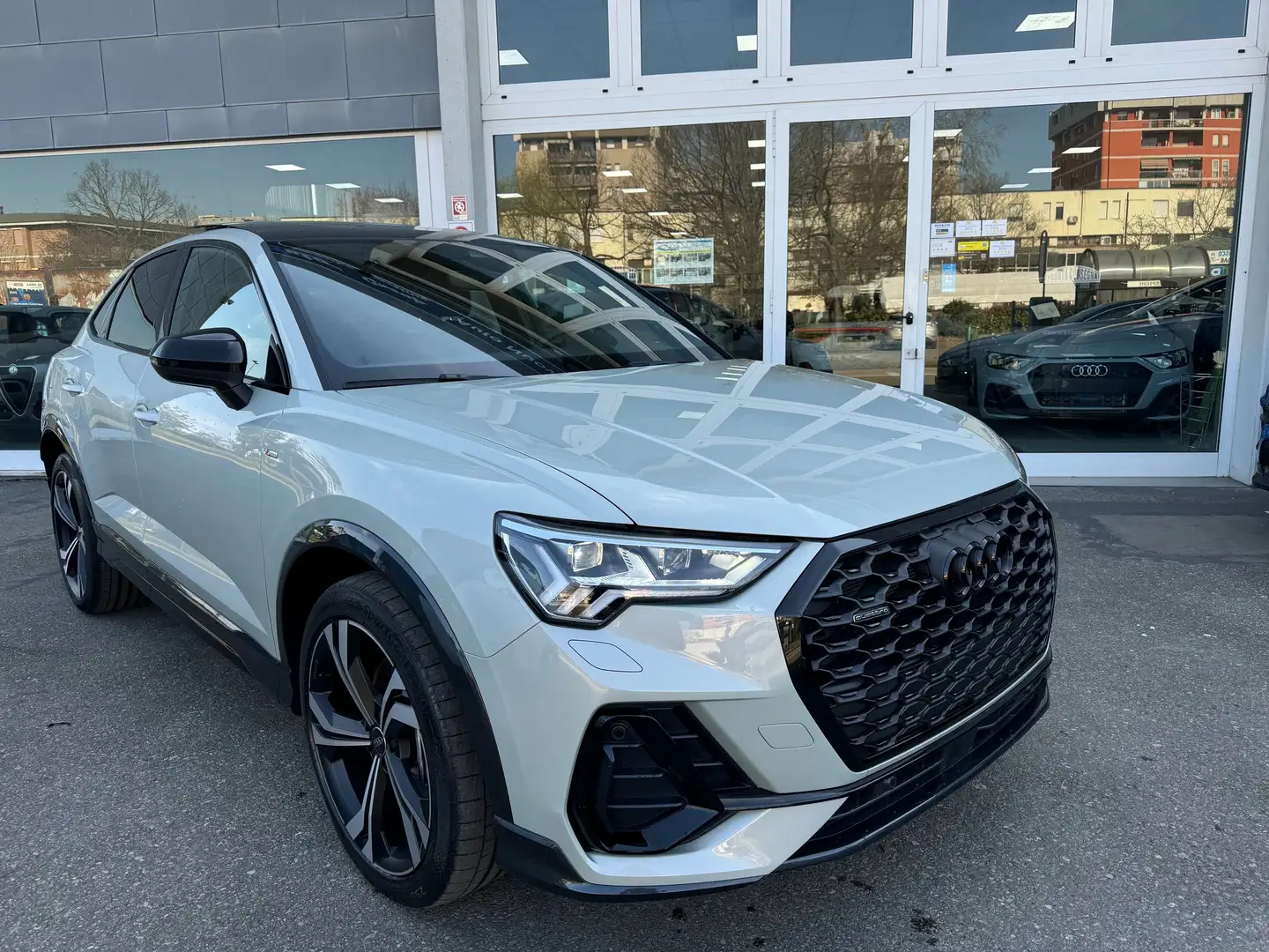 Audi Q3 Sportback 40 TDI Iden. Black S-Line Quattro KM.0 Argento - 2