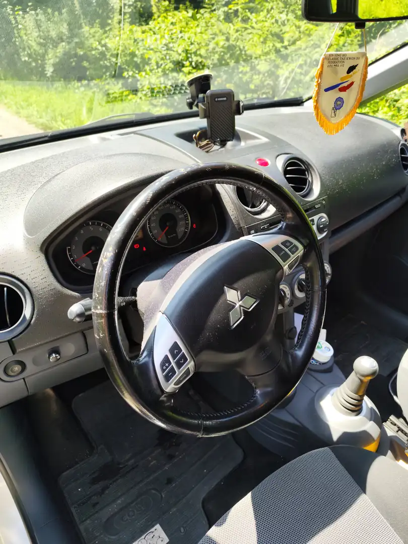 Mitsubishi Colt Colt 5dr 1,3 MPI Invite Aut. Invite Biały - 1