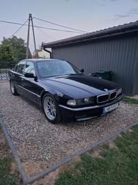730i V8