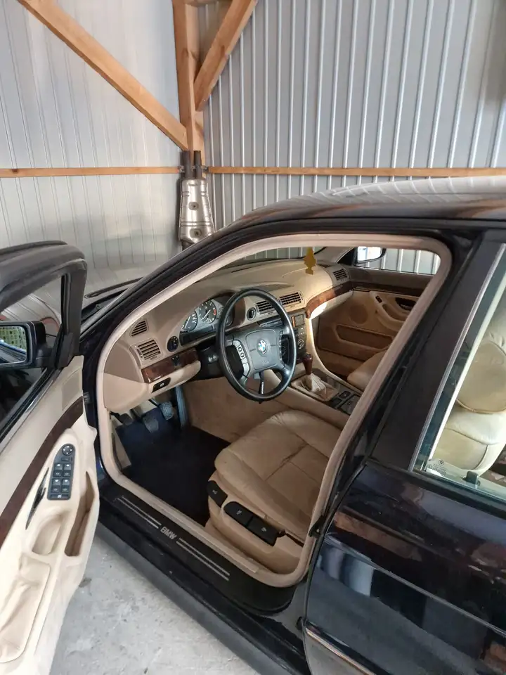 BMW 730i V8, foto 2