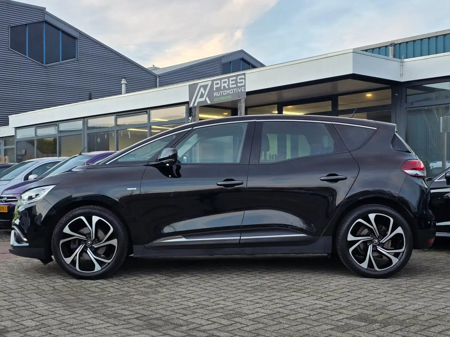 Renault Scenic 1.3 TCe Bose |AUTOMAAT|HEAD-UP|PARK ASSIST Schwarz - 2