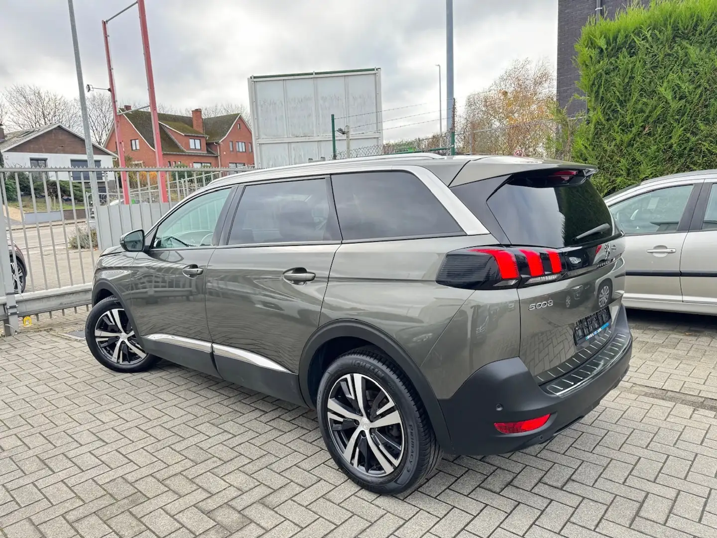 Peugeot 5008 BlueHDi 130 EAT8 Allure ** 1 JAAR GARANTIE ** !! Gris - 2