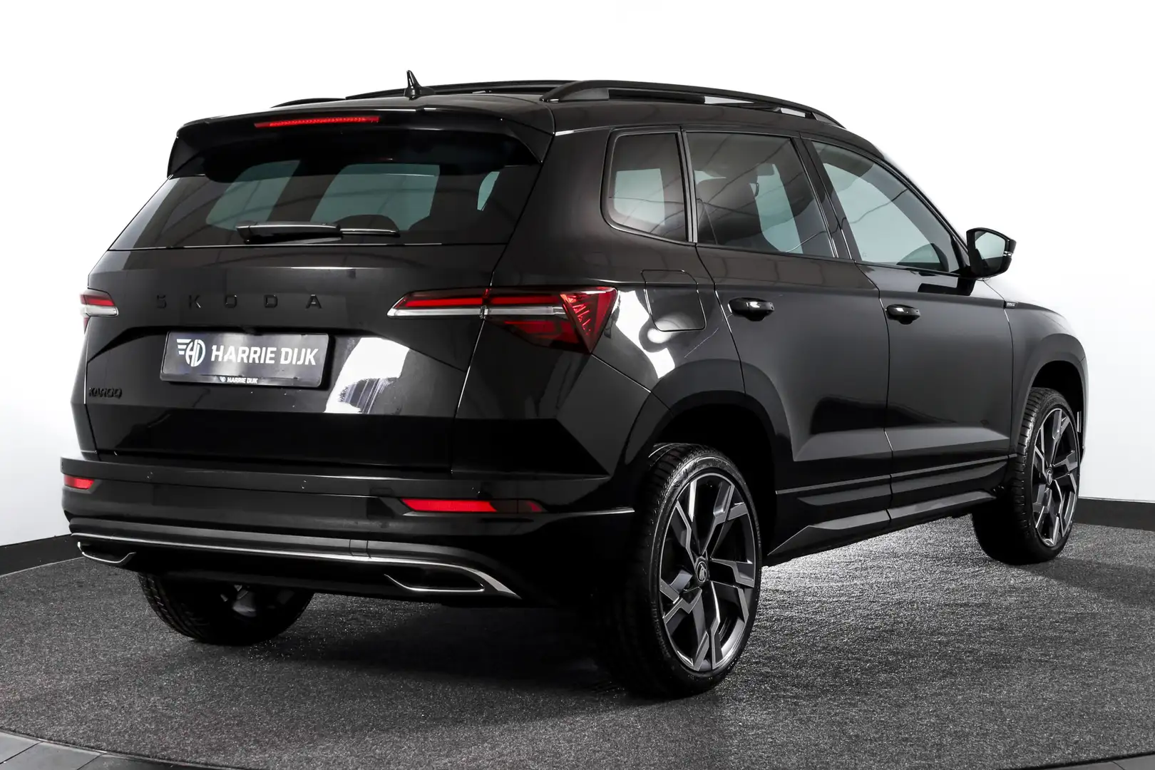 Skoda Karoq 1.5 TSI 150 PK ACT Sportline Business - Automaat | Zwart - 2