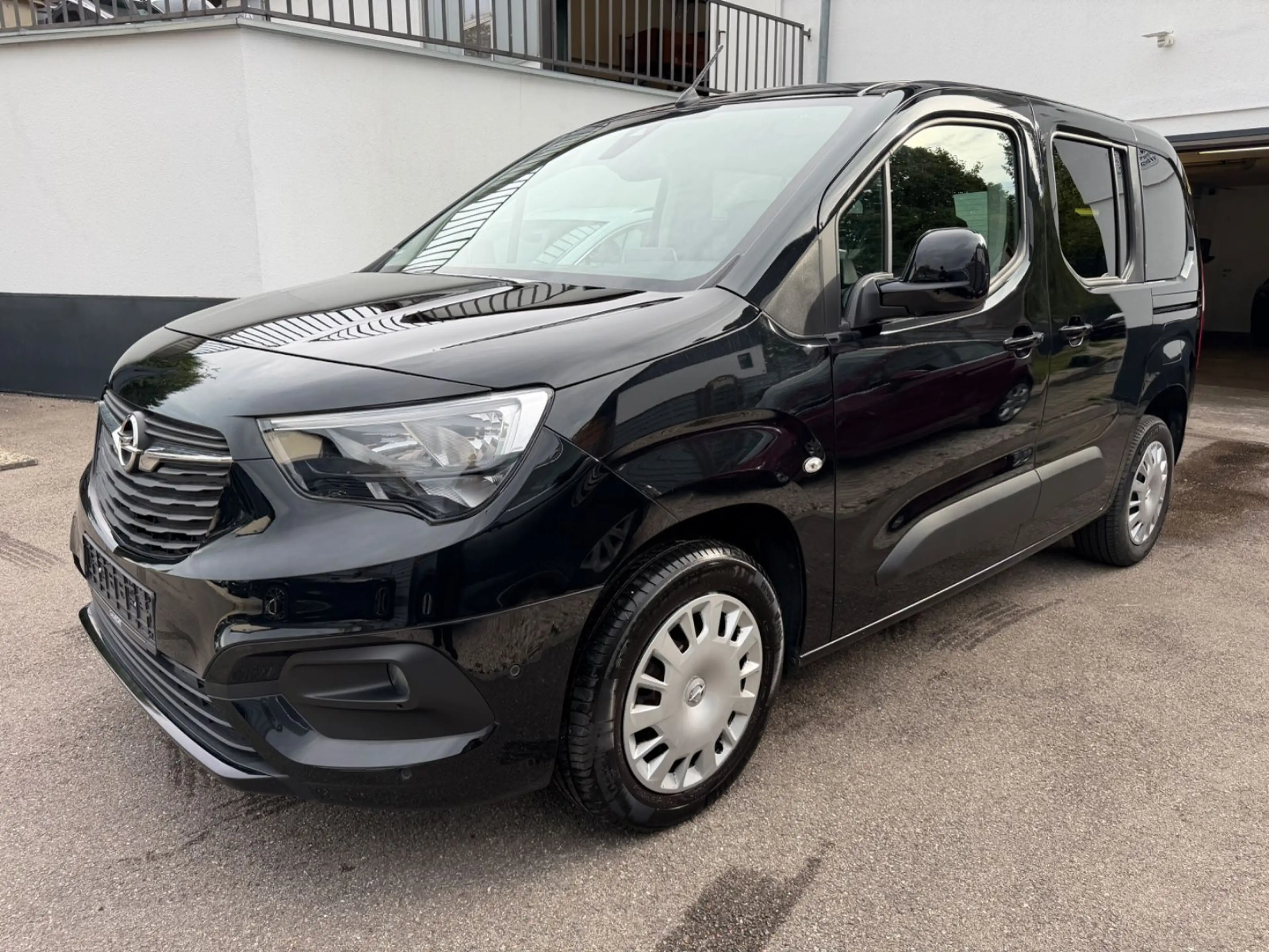 Opel Combo Life E NAVI/LED/7Sitzer/1.Hd — photo 2